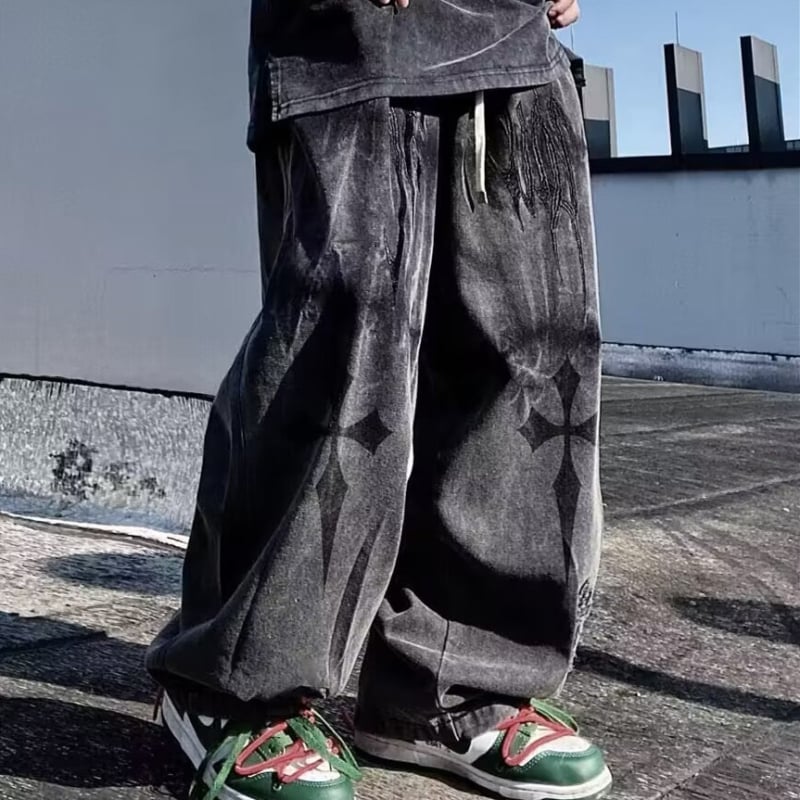 Muške traperice od denima u hip-hop retro urbano stilu, ravna kroja, široke nogavice.