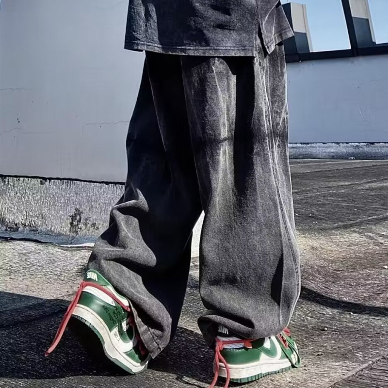 Muške traperice od denima u hip-hop retro urbano stilu, ravna kroja, široke nogavice.