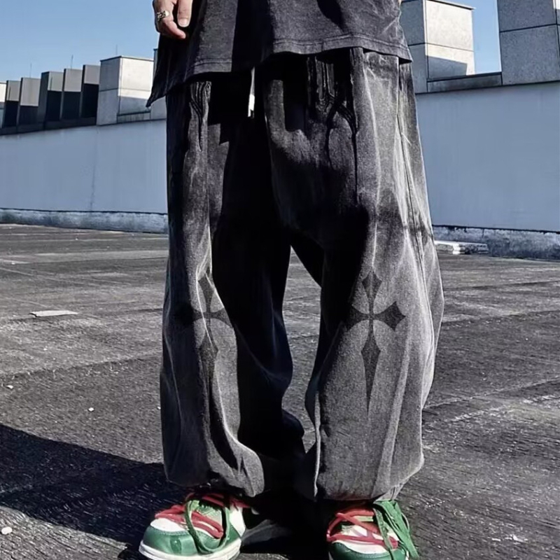 Muške traperice od denima u hip-hop retro urbano stilu, ravna kroja, široke nogavice.
