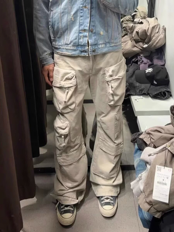Plus veličine muške traperice u američkom retro stilu s višestrukim džepovima, širokog kroja, denim, jesen-zima 2024