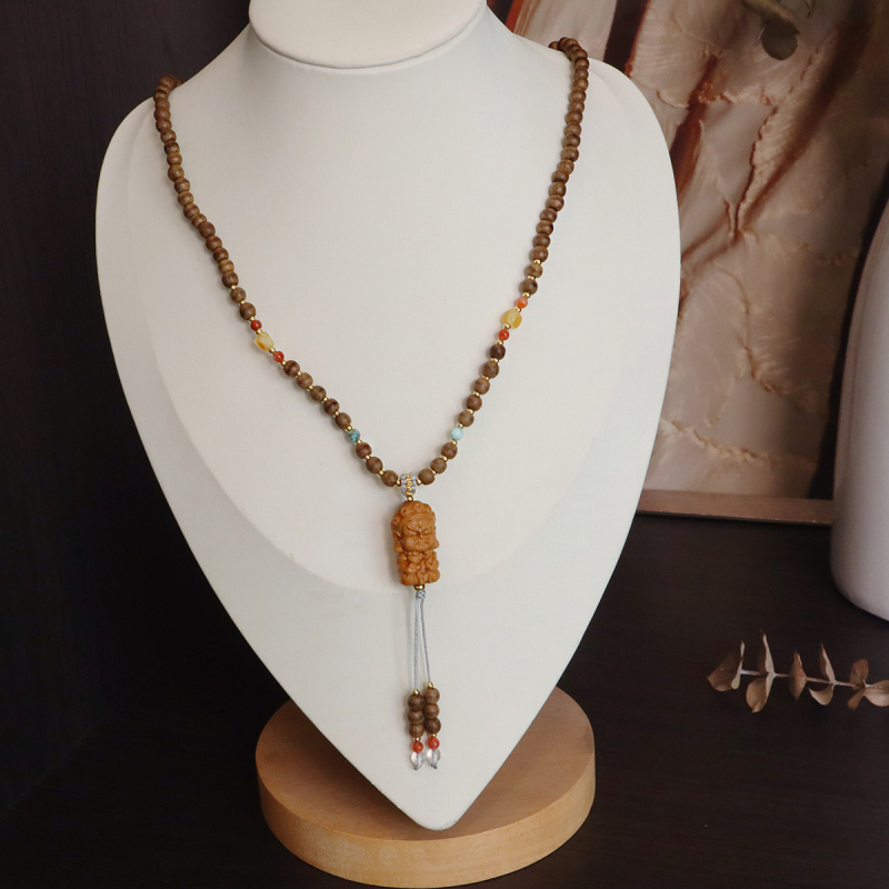 Premium prirodni Hetian jade Buddha privjesak za ogrlicu s agarwoodom i kineskim dizajnom