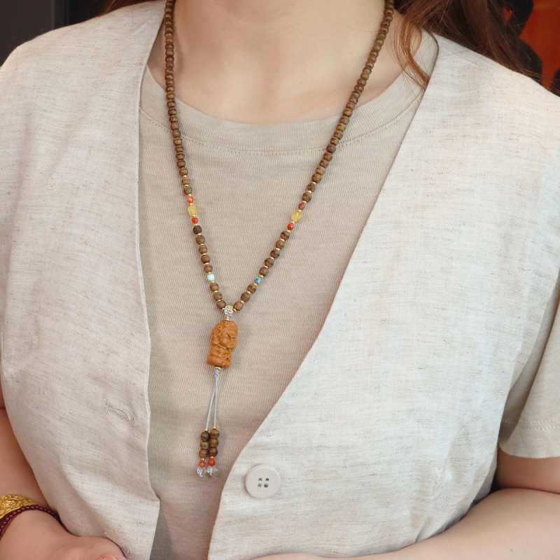Premium prirodni Hetian jade Buddha privjesak za ogrlicu s agarwoodom i kineskim dizajnom