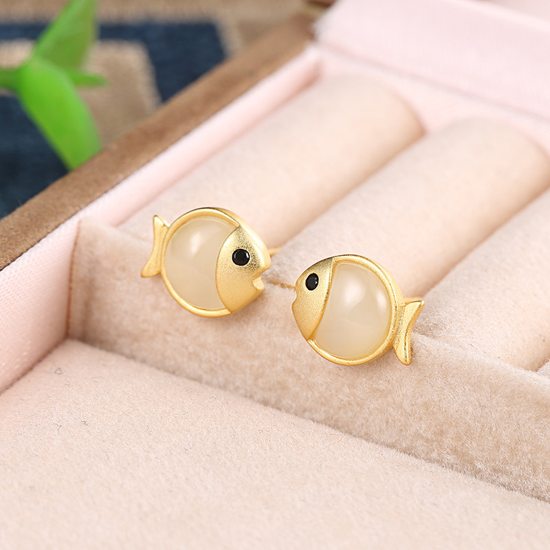 Yuexin S925 srebrne naušnice s Hetian jade, pozlaćene, jedinstven oblik ribe, elegantne male naušnice za žene