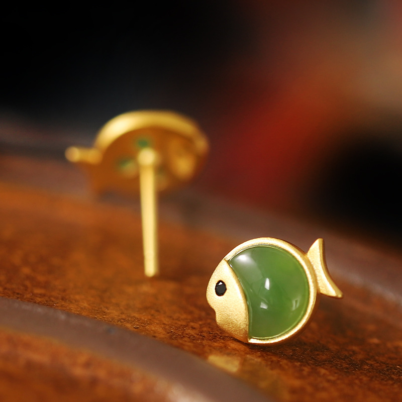 Yuexin S925 srebrne naušnice s Hetian jade, pozlaćene, jedinstven oblik ribe, elegantne male naušnice za žene