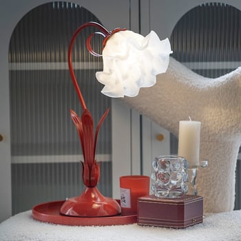 Crvena svadbena stolna lampa s cvjetnim dizajnom