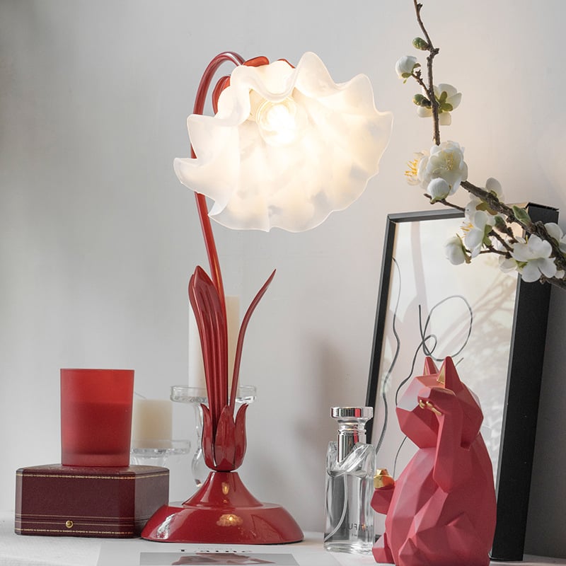 Crvena svadbena stolna lampa s cvjetnim dizajnom