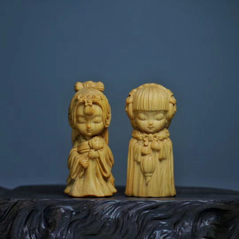 Thuja drvo, kreativna korijenska rezba — četiri lijepa mala ukrasna predmeta za stol