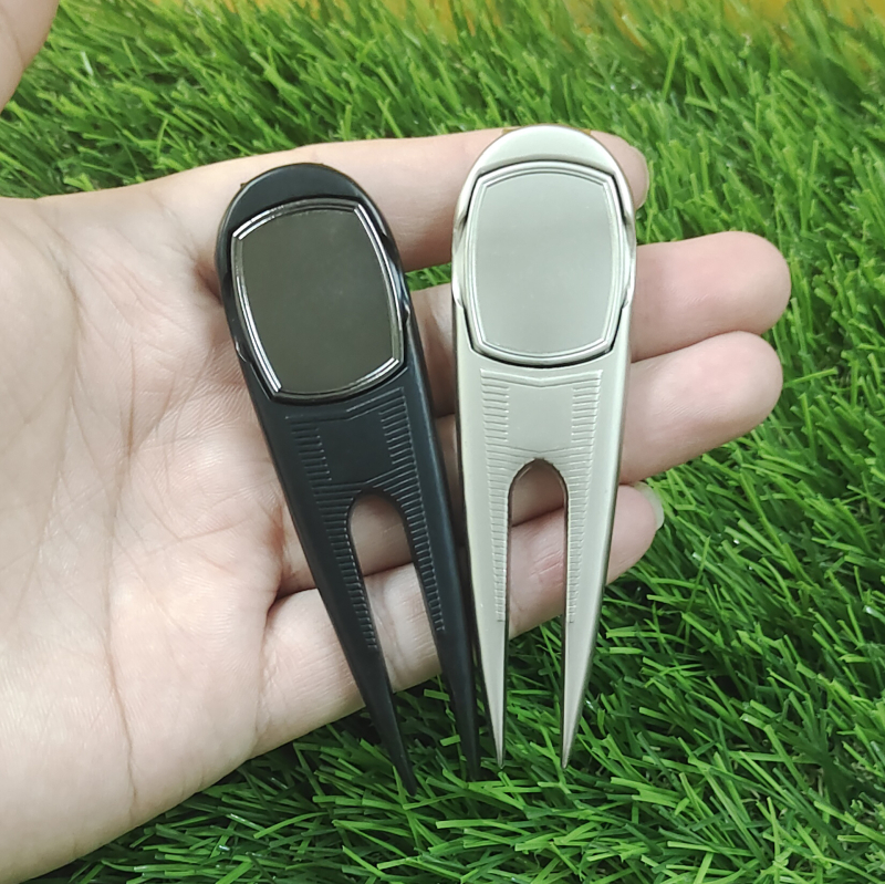 Nova višefunkcionalna metalna vilica za golf – dodaci za golf teren