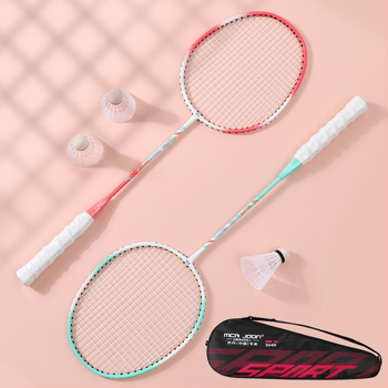 Set dviju badminton raketa – ultra lagane, izdržljive, visoke elastičnosti; pogodno za početnike, djecu i odrasle; idealno za obiteljsku igru i zabavu