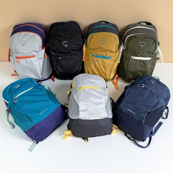 Ľahký vodeodolný turistický batoh s priehradkou na notebook, vhodný na outdoorové aktivity