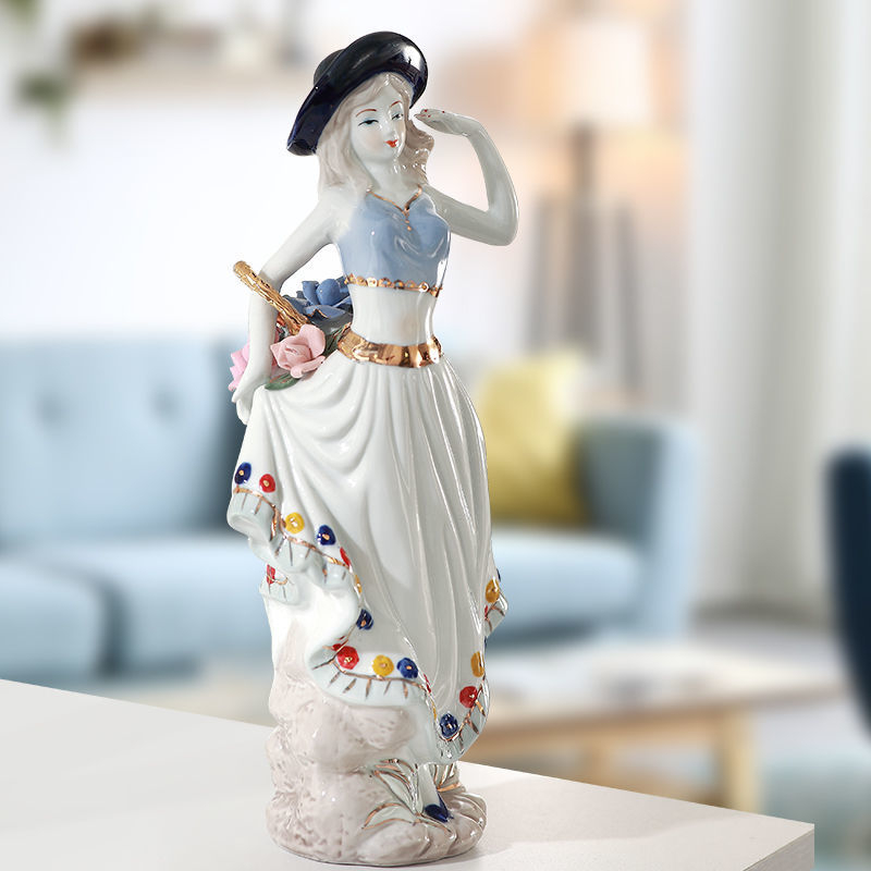 Pozlaćena porcelanska figurica u europskom stilu, dekorativni komad za dom