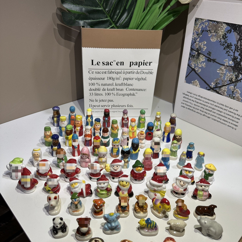 Ručno izrađene keramičke figurice, ručno obojane, stolne miniature za mikro krajolise