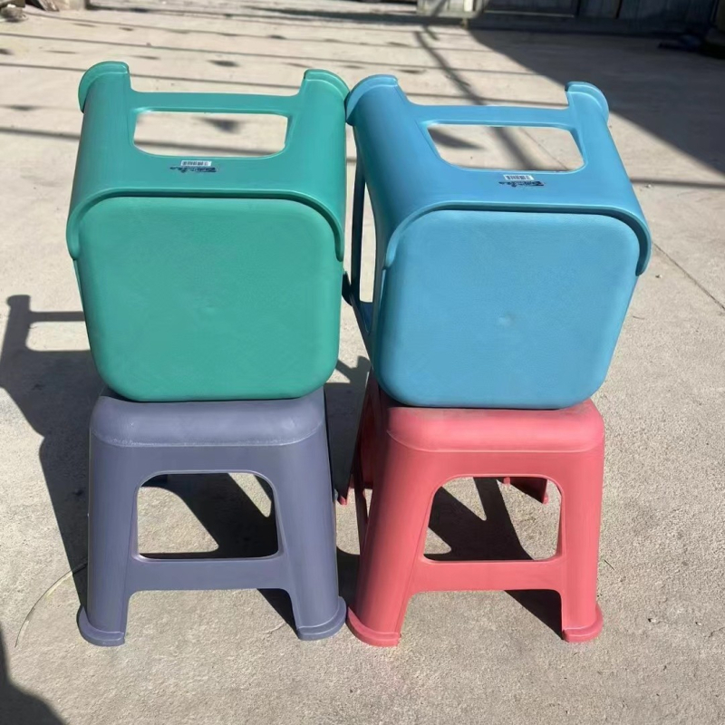 Prijenosna plastična stolica, kvadratnog oblika, 22×20 cm, protuklizna, može se slagati, višenamjenska za kućnu upotrebu