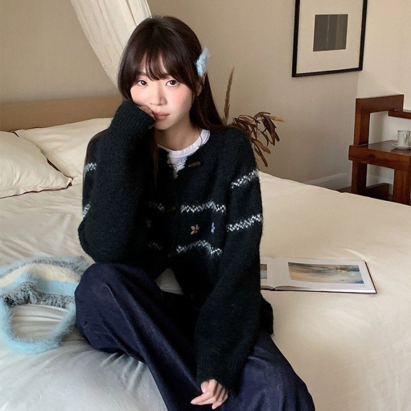 Korejski stil, mek i udoban pulover s kopčama od roga za žene, proljeće–jesen, vintage vez, jedinstven dizajn