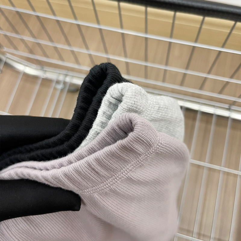 Pamukaste rebraste šorceve s elastičnim pojasom – ultra kratke, sportsko casual stil