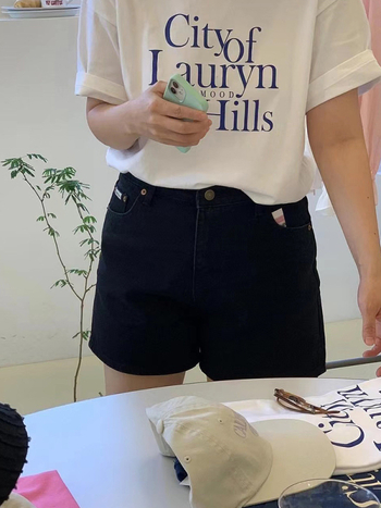 Ženske traper kratke hlače u korejskom stilu, casual, ljeto 2025, osnovni i svestrani komad odjeće