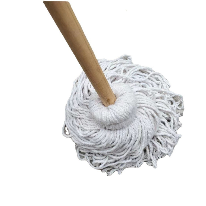 Tradicionalni mop s drvenim držalom i drvenom šipkom, bijeli pamučni konac, za kućnu upotrebu; upija vodu i ulje.