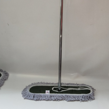 Pločasti mop s čeličnim držalom i pamukom vlaknom, glava s navlakom, prilagodljiva duljina 40–80 cm, ukupna duljina 1 m