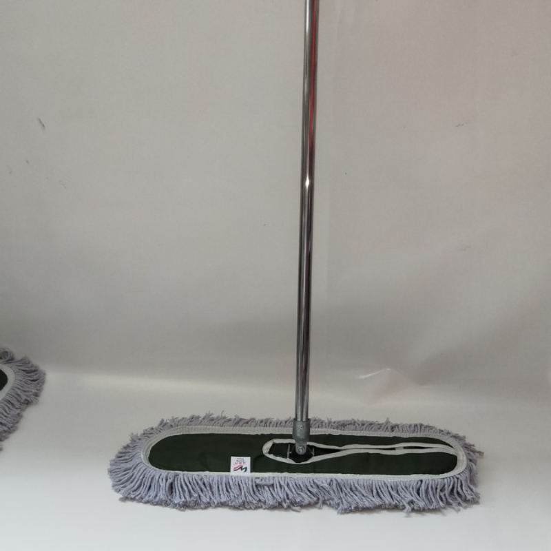 Pločasti mop s čeličnim držalom i pamukom vlaknom, glava s navlakom, prilagodljiva duljina 40–80 cm, ukupna duljina 1 m