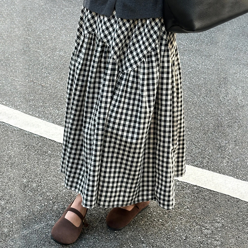 Retro plava karirana midi suknja za žene, proljeće–ljeto 2026, visoki pojas, asimetričan kroj, patchwork, kroj A-line.