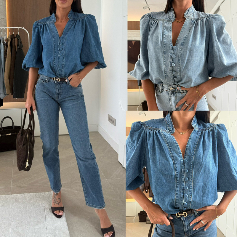 Denim košulja s V izrezom, lantern rukavima, jednobojna, slobodan kroj, kratka duljina 40–50 cm, jesen 2025, street hipster stil