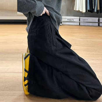 Plus-size crne teksturirane plisirane traperice sa širokim nogavicama, visokim strukom, ležernog kroja, do poda, za žene s kruškolikim tijelom