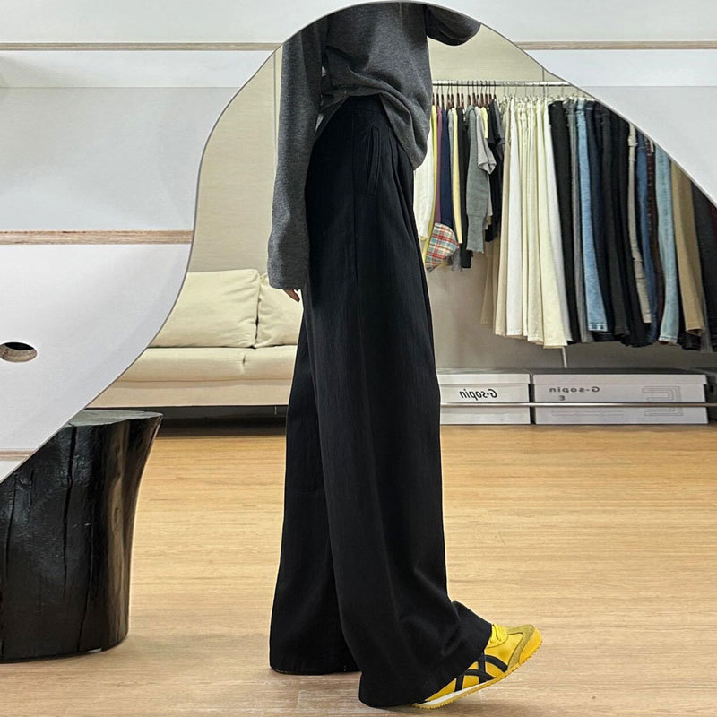 Plus-size crne teksturirane plisirane traperice sa širokim nogavicama, visokim strukom, ležernog kroja, do poda, za žene s kruškolikim tijelom