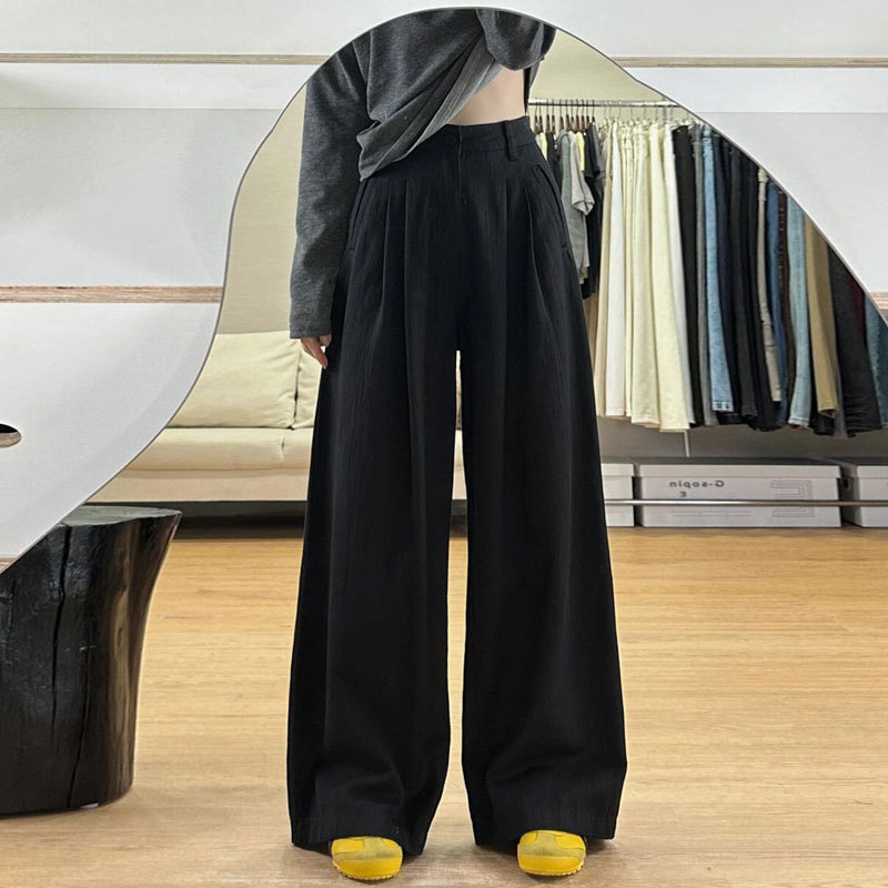 Plus-size crne teksturirane plisirane traperice sa širokim nogavicama, visokim strukom, ležernog kroja, do poda, za žene s kruškolikim tijelom