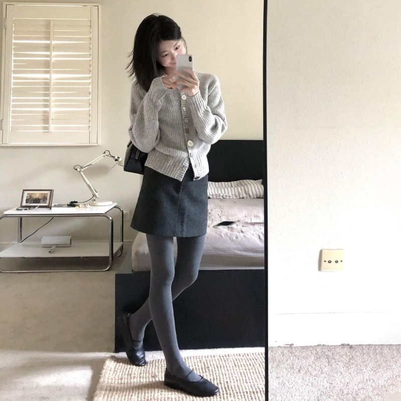 Korejskog stila za sitnu figuru: sivi pleteni kostim sa suknjom za žene, jesen-zima, 2025 novi model
