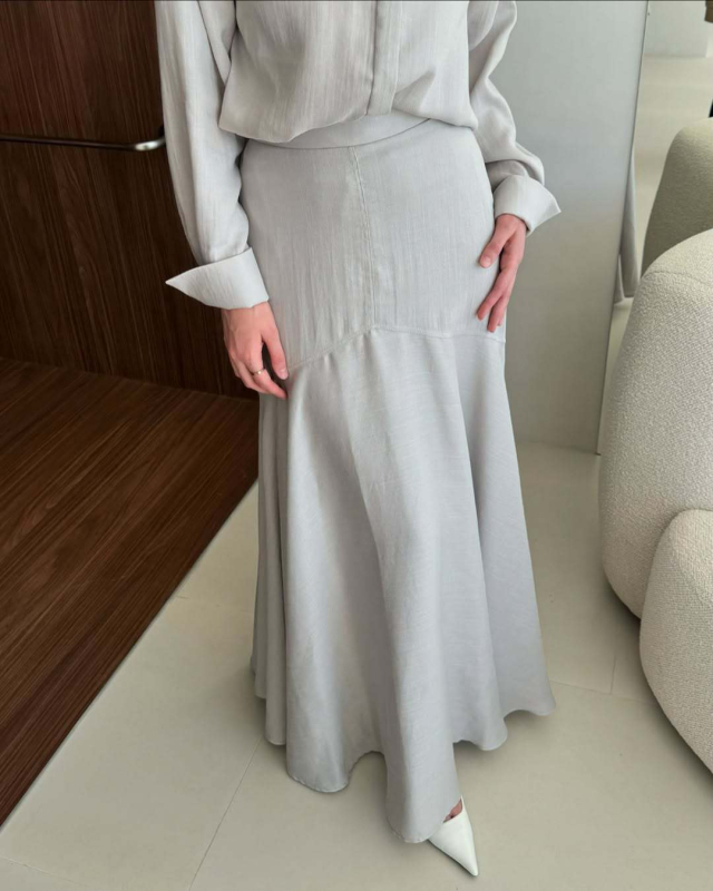 Ženski dvodijelni set: suknja i košulja s dugim rukavima, opušteni gornji dio i uska suknja, elegantan stil, moda 2026