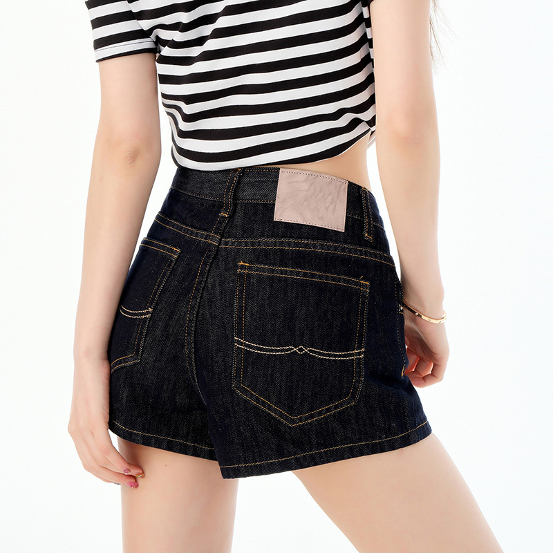 Ženski uski traper šorc, niski struk, A-linijski kroj, plavi denim, duljina 3/4, svakodnevno nošenje