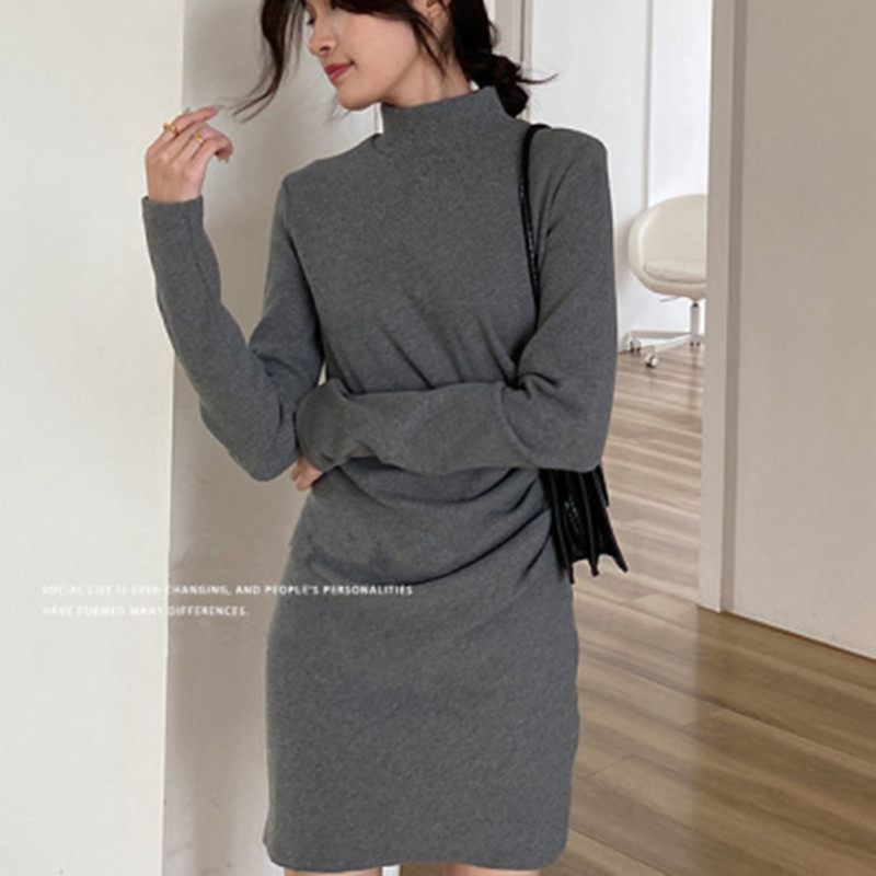 Francuski stil ženske društvene haljine s visokim ovratnikom, jesen-zima, elegantna naborana tekstura, uski kroj, naglašeni pojas, bodycon haljina