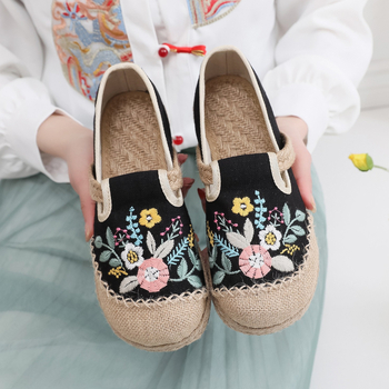 Ženske platnene cipele s izvezenim dezenom, slip-on, okrugla špička, etno stil