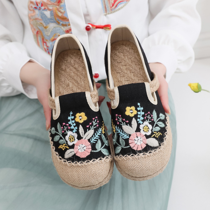 Ženske platnene cipele s izvezenim dezenom, slip-on, okrugla špička, etno stil