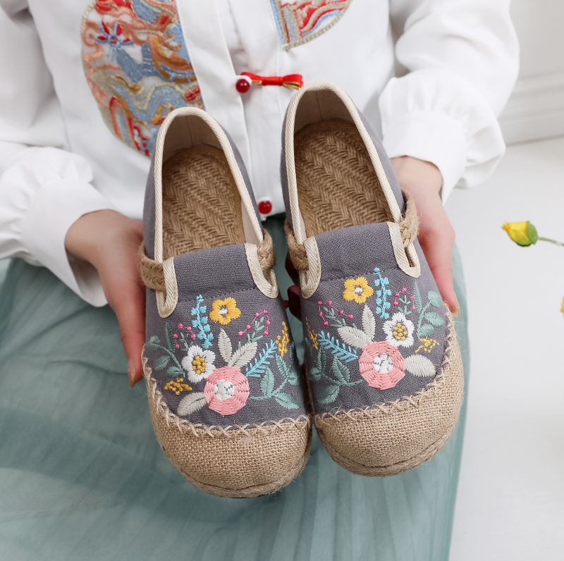 Ženske platnene cipele s izvezenim dezenom, slip-on, okrugla špička, etno stil