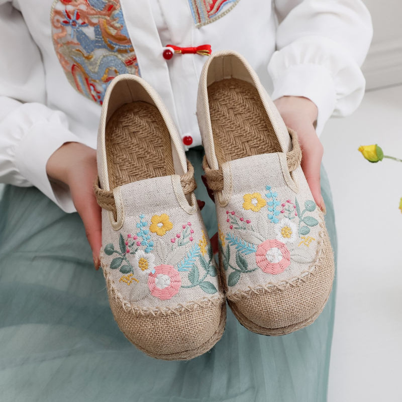 Ženske platnene cipele s izvezenim dezenom, slip-on, okrugla špička, etno stil