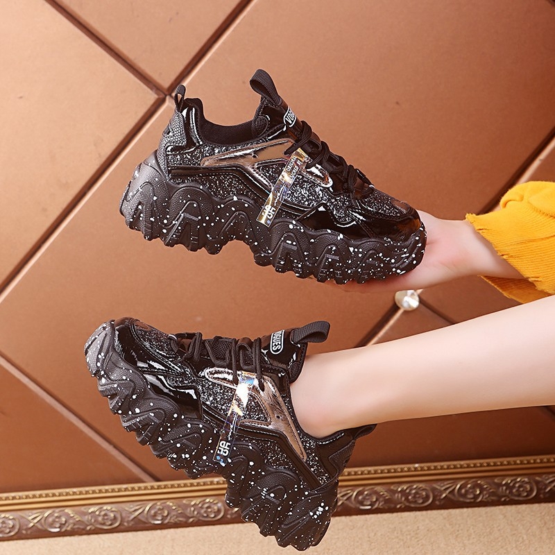 Γυναικείες παπούτσια τύπου dad shoes σε κορεατικό στυλ, άνοιξη 2026, πλατιά σόλα με σχέδιο χιονονιφάδων и παγιέτες