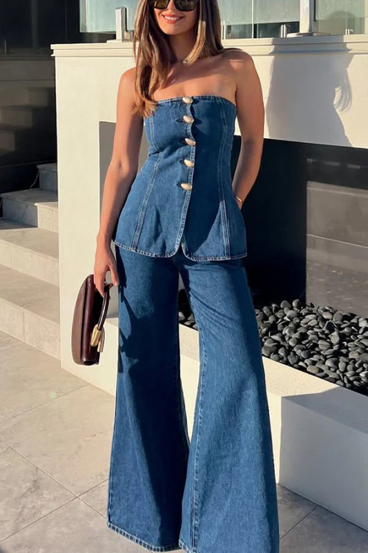 Ženski denim set: top s kopčama i izloženim ramenima te ravne traperice