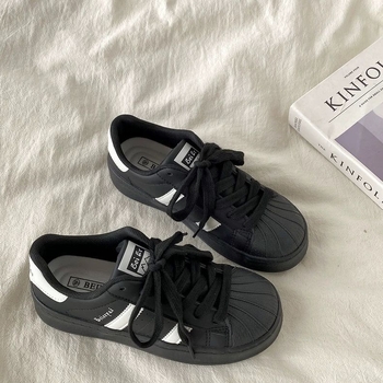 Crne ženske tenisice s debelim potplatom i školjkastim vrhom, jesenji retro casual model 2024