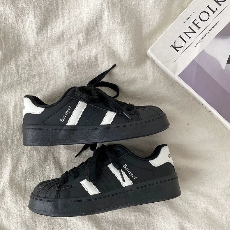 Crne ženske tenisice s debelim potplatom i školjkastim vrhom, jesenji retro casual model 2024