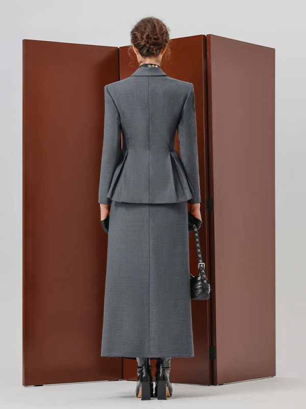 Elegantni uski kostim sa suknjom i sakoom, trench stil za sve sezone