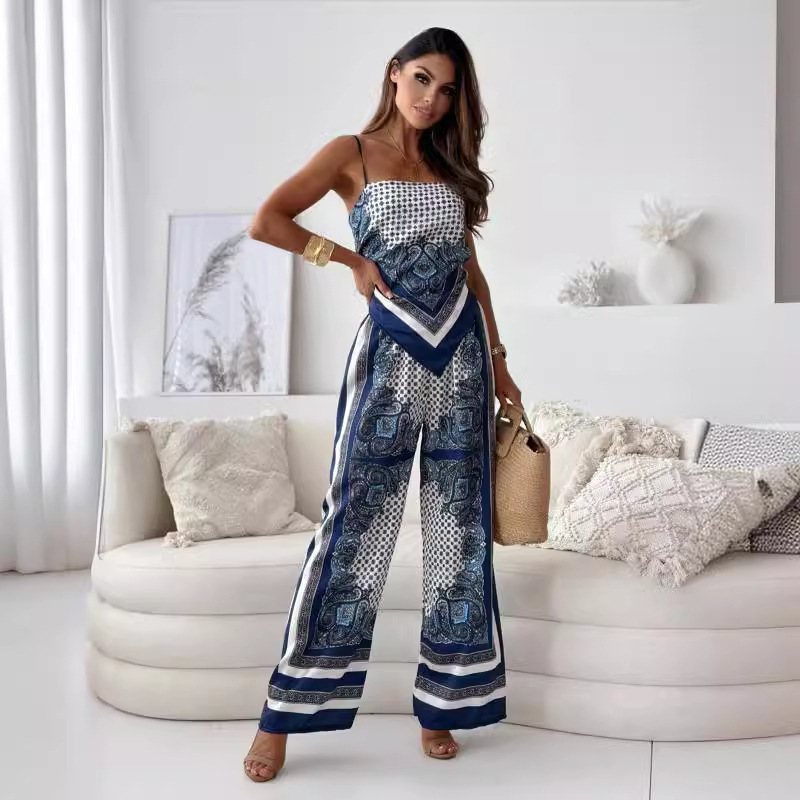 Ženski komplet s printanim cami-wrap topom i floralnim hlačama – ljeto 2025