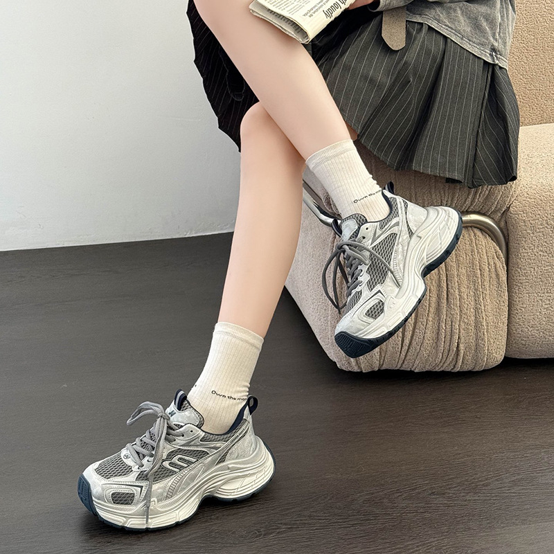 Ženske tenisice tipa dad shoes za podizanje visine, kolekcija jesen 2025, udobne svakodnevne sportske tenisice