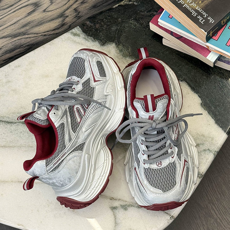 Ženske tenisice tipa dad shoes za podizanje visine, kolekcija jesen 2025, udobne svakodnevne sportske tenisice