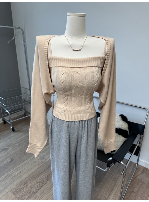 Dva komada pleteni set: top s trakama i dugi kardigan sa šalom