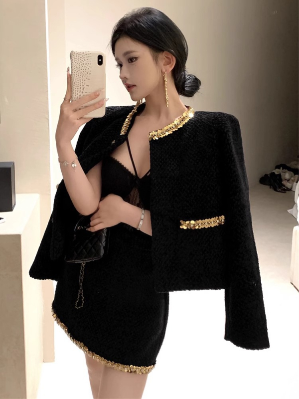 Μπλέιζερ σε στιλ Chanel για γυναίκες: μαύρες παγιέτες από μαλλί, φθινοπωρινό-χειμερινό 2026, γαλλική έμπνευση
