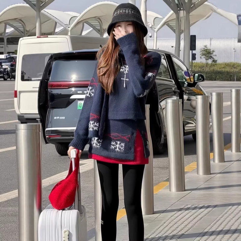 Ženski pleteni komplet s puloverom i kratkom suknjom u opuštenom stilu za kasnu jesen i zimu, model 2026
