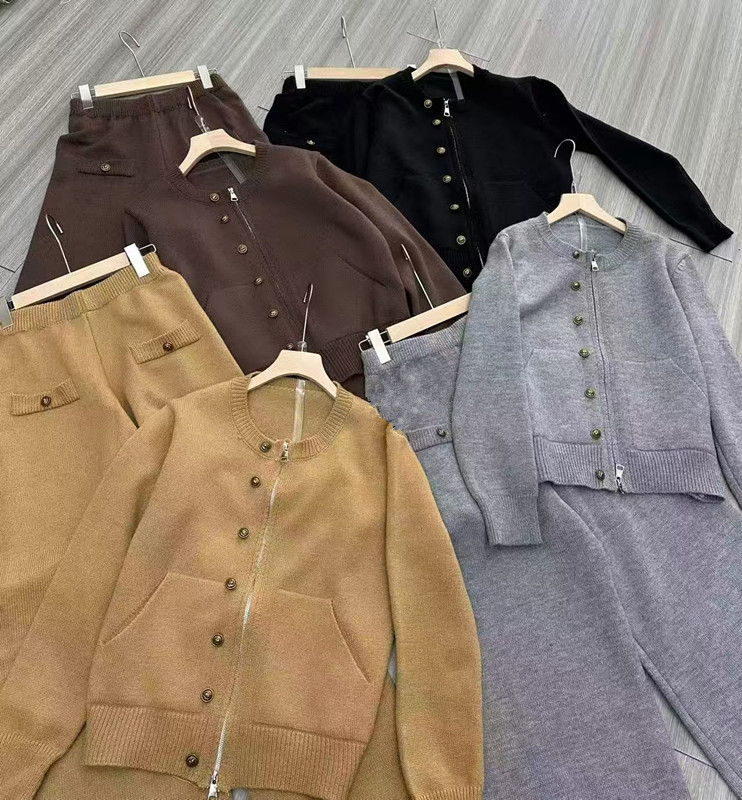 Γυναικείο σετ δύο τεμαχίων από πλεκτό cardigan με τσέπες και φερμουάρ, κομψό φθινοπωρινό-χειμερινό στυλ