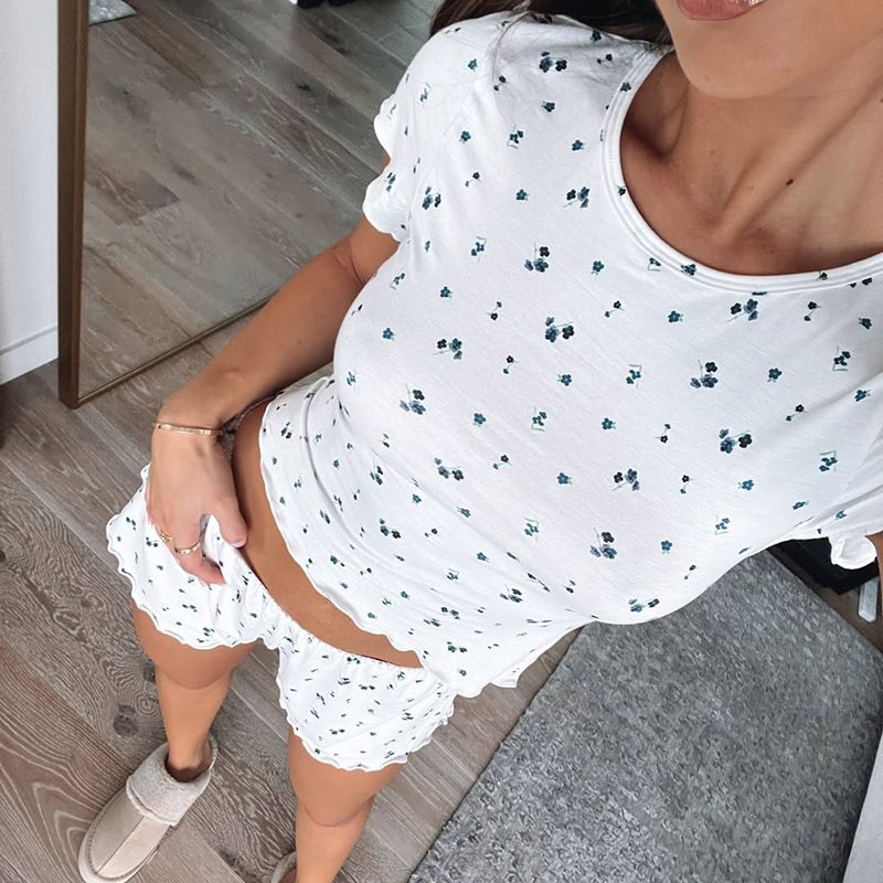 Ljetni ženski dvodjelni pidžama set s cvjetnim uzorkom, crop top i kratke hlače, ležerni stil