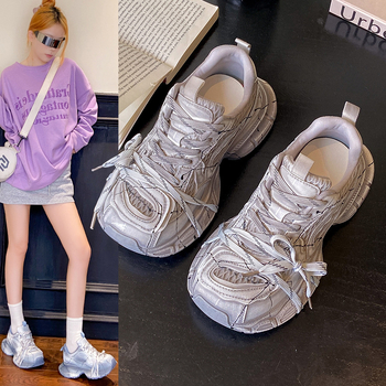 Ženske tenisice tipa dad shoes sa debelim potplatom, grafičkim uzorom i mrežastim gornjim dijelom